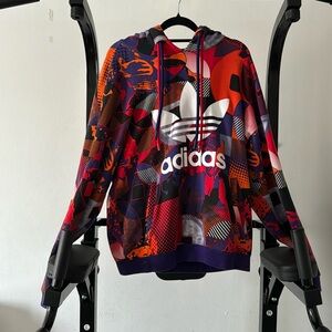 Sweat à capuche de la marque adidas en très bon état